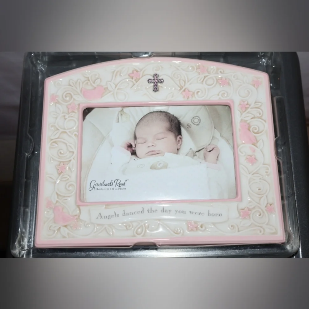 Grasslands Road Adorable Pink & Ivory Ceramic/Metal Baby Picture Frame. NWT.